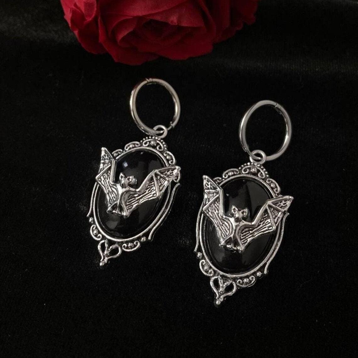 Серьги в виде вампирских летуч – обзор и цена Women'S Victorian Accessories